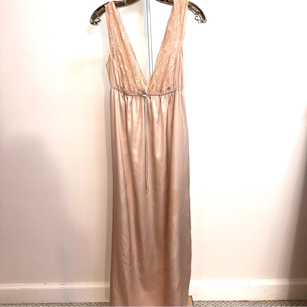 1970s Delicate Lace-Trimmed Chemise in Ballet Pink